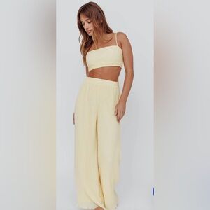 SELFIE LESLIE LIGHT ENERGY ACCORDION PLEAT PANTS AND CROP TOP LEMON Size Medium